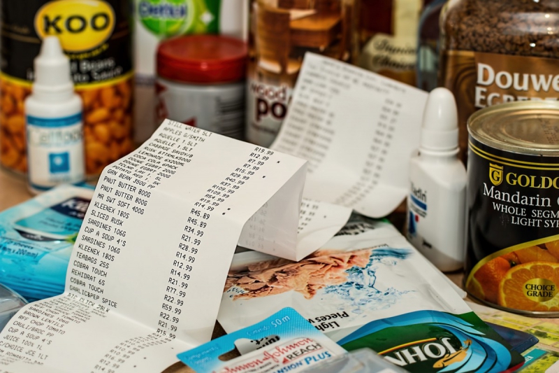 magasin-ANTIBES-min_shopping_spending_till_slip_purchase_retail_shop_buy_customer-704023